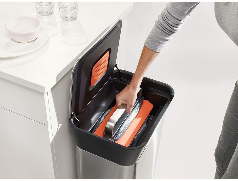 Smart compression trash can with deodorizing function